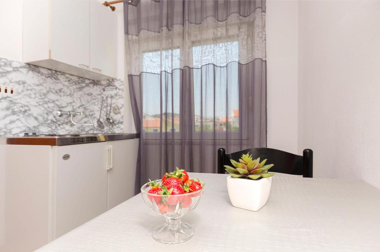 And Take It Easy Apartment Tribunj (Sibenik-Knin)