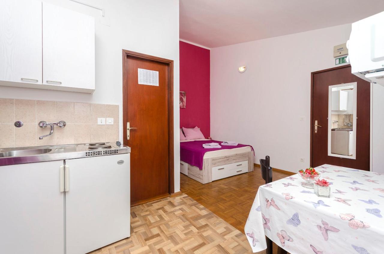 And Take It Easy Apartment Tribunj (Sibenik-Knin)