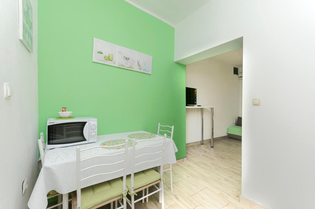 Apartment And Take It Easy *