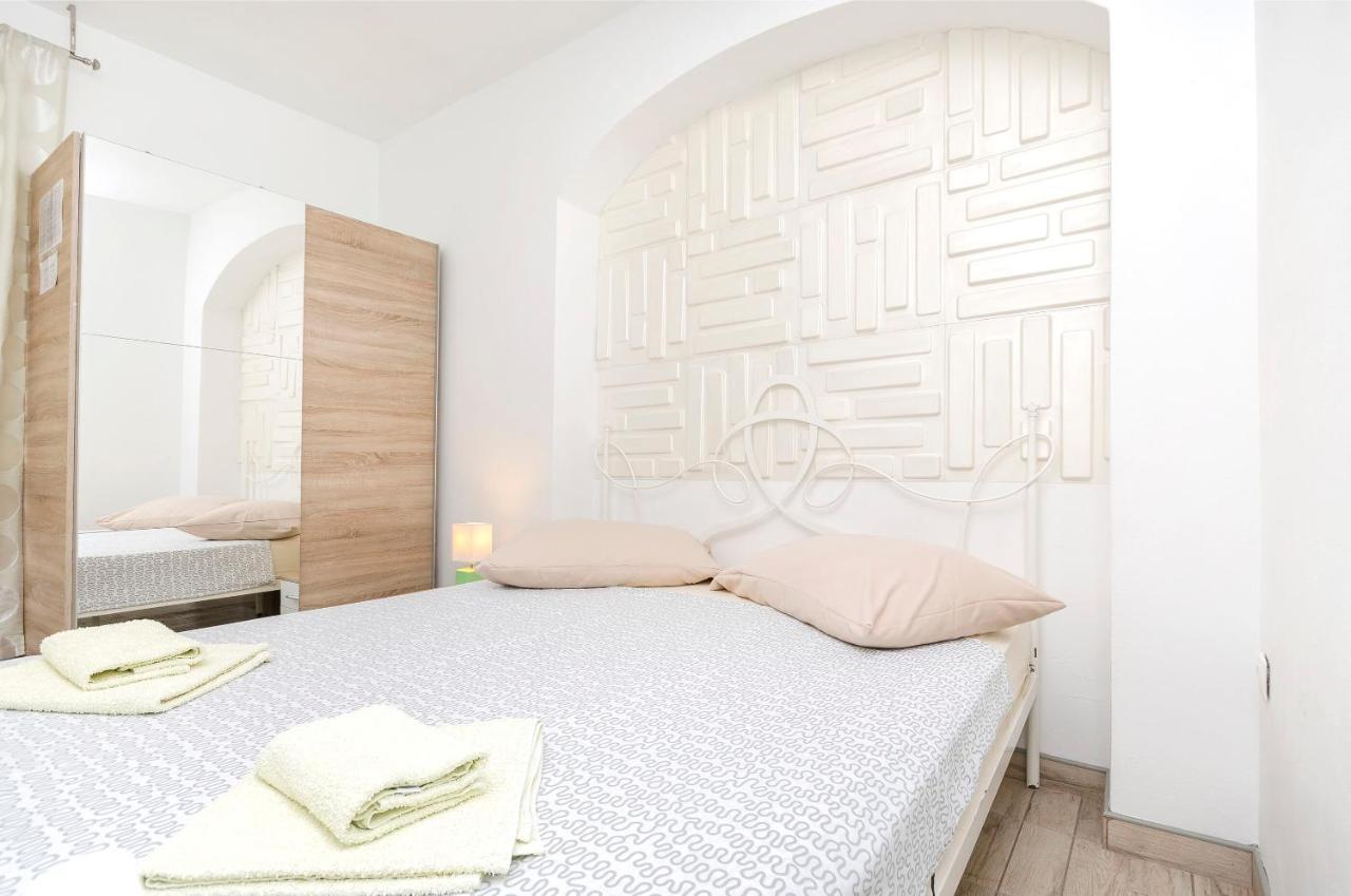 Apartment And Take It Easy *
