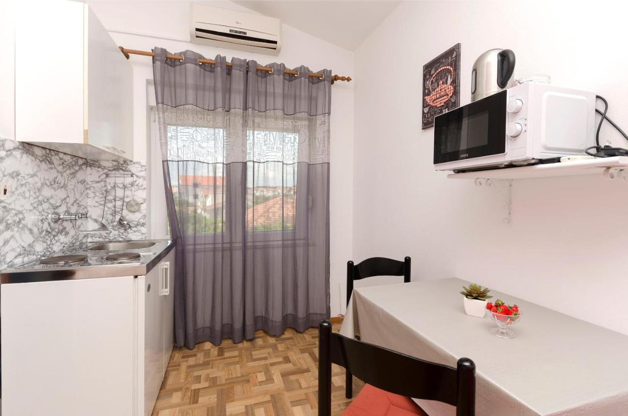 Apartment And Take It Easy Tribunj (Sibenik-Knin)