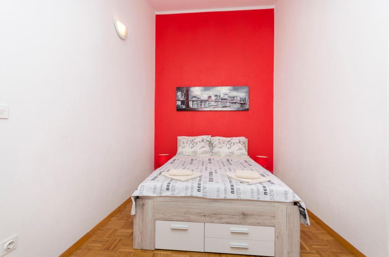 And Take It Easy Apartment *